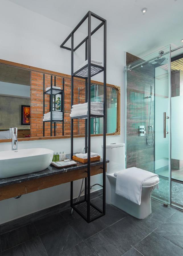 Cest La Vie Boutique Hotel Phnom Penh Bagian luar foto
